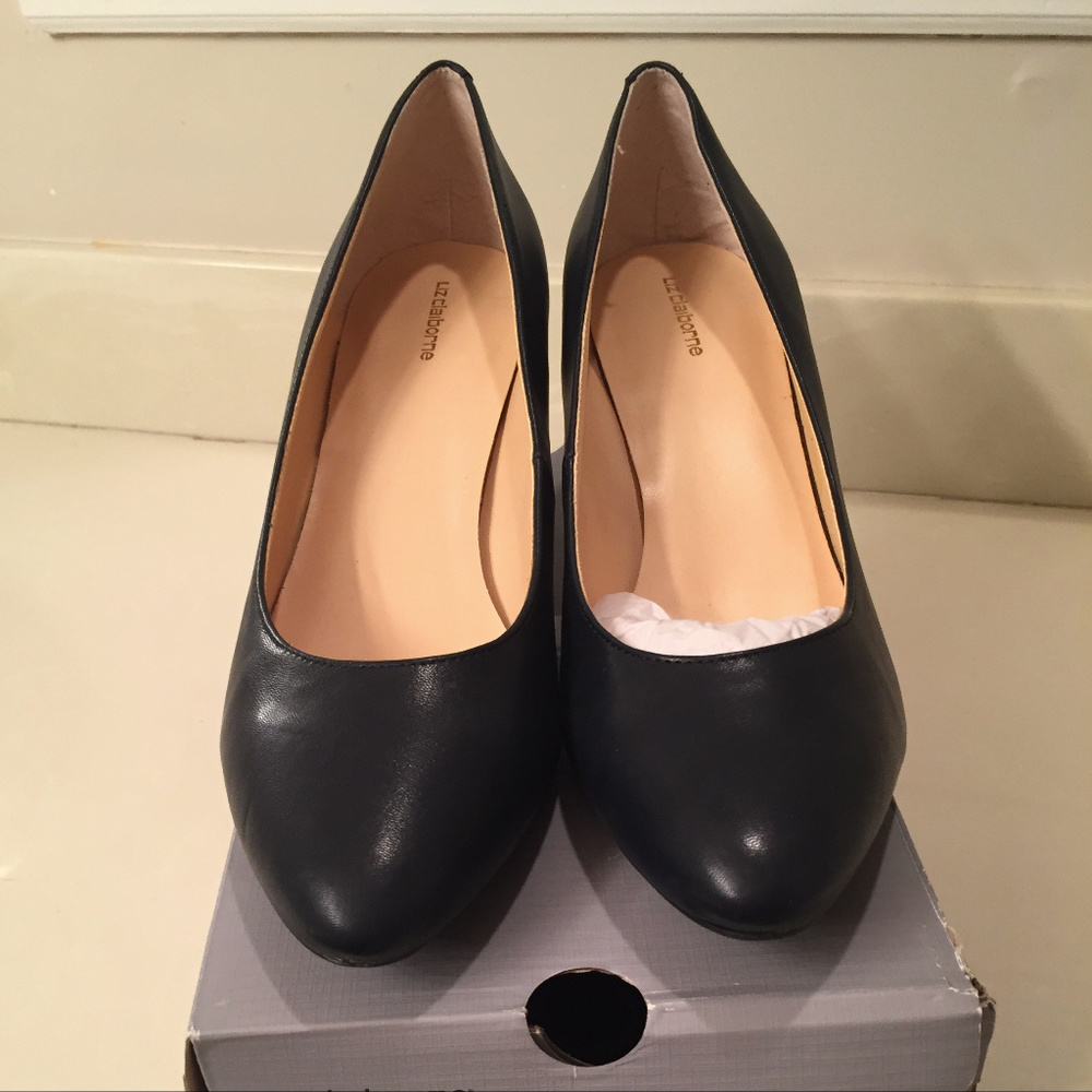 Liz Claiborne Navy Pumps in Women